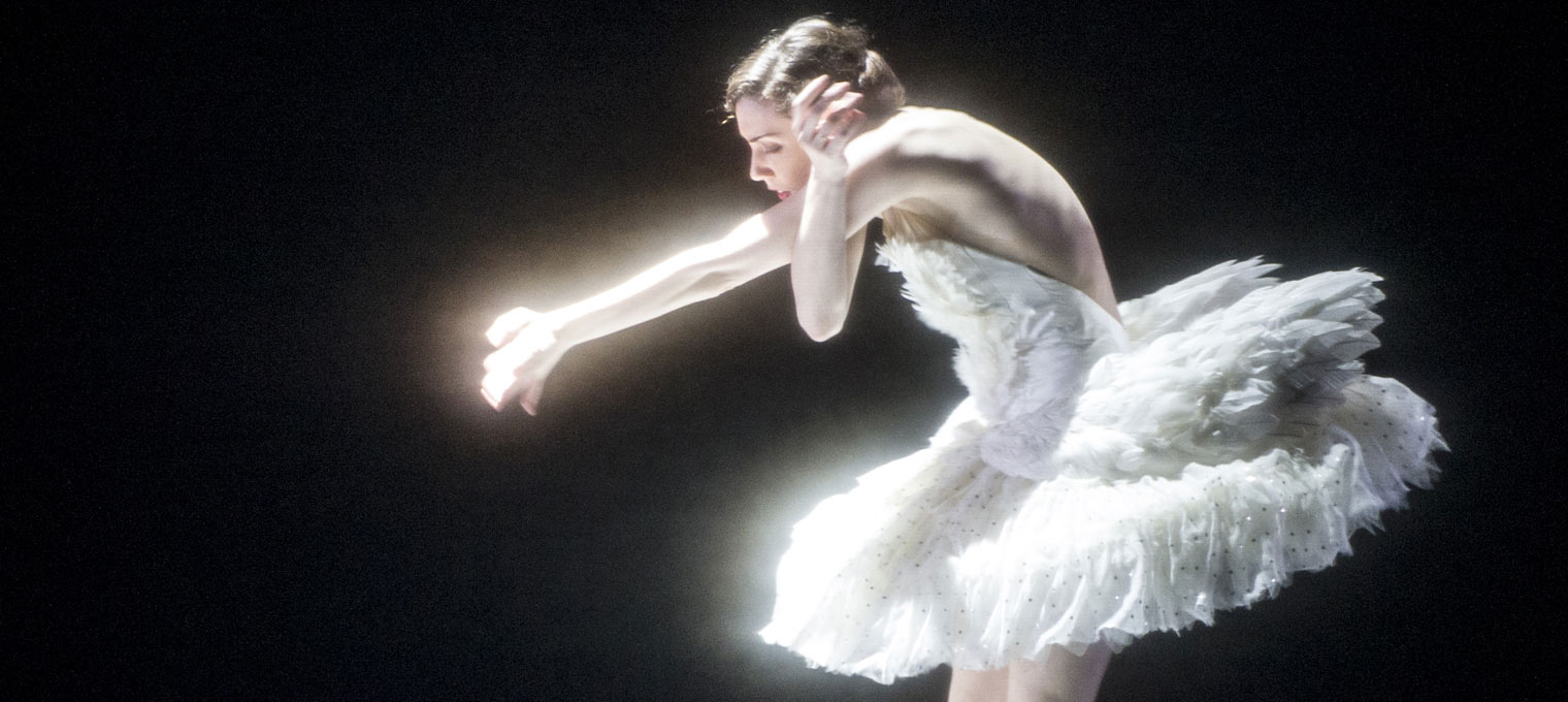 Member of Norwegian National Ballet performing Cygne. Choreography by Daniel Proietto. Photograph by Erik Berg. 2014 Festival performance.